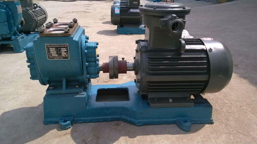 QQ圖片20171009165449.jpg JL-A系列 KF-8-0.6BT4型抽油裝置交付現(xiàn)場(chǎng)