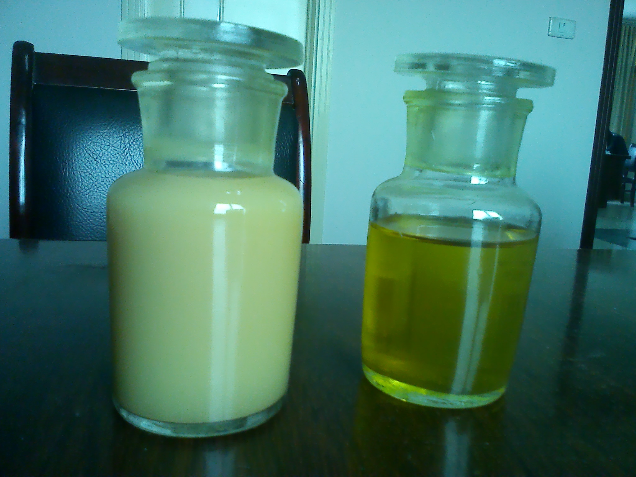 如何通過顏色與氣味辨別變壓器油的健康情況？(圖1)